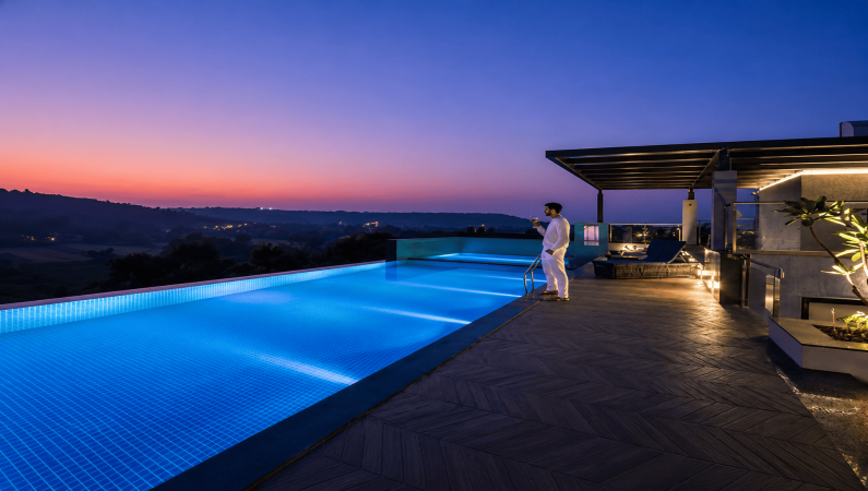 Infinity Pool & Sunset Views